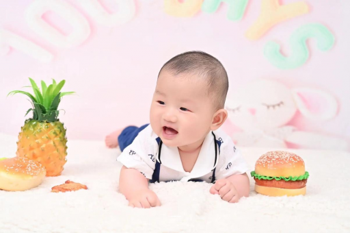 崇左宝宝在妈妈肚子里